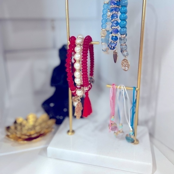 Hamsa Fatima Faux Pearl Stretch Bracelet - Picture 4 of 4